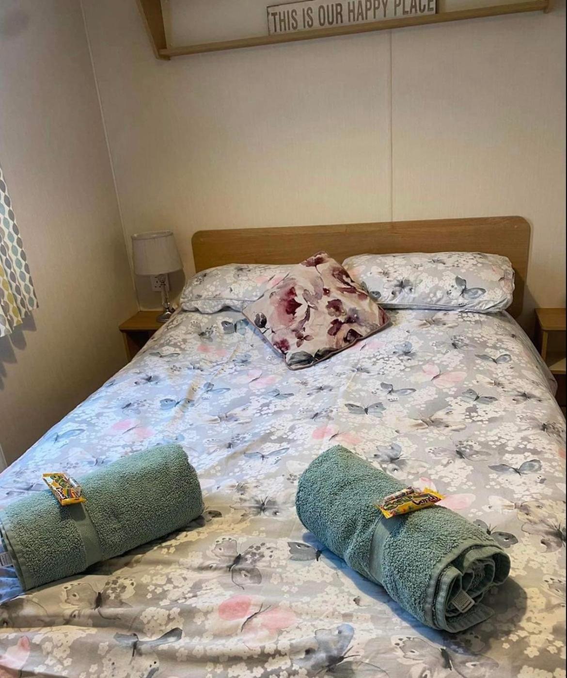 Lottielou'S Hot Tub Breaks At Tattershall Lakes リンカーン エクステリア 写真