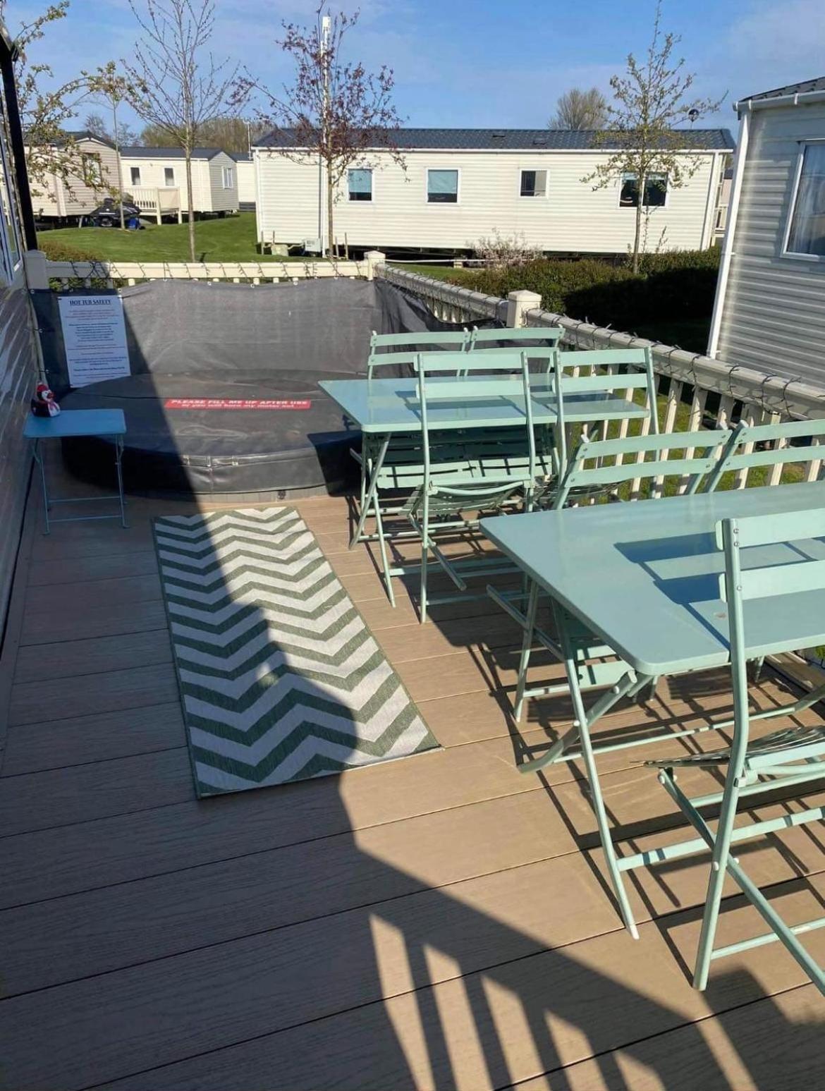 Lottielou'S Hot Tub Breaks At Tattershall Lakes リンカーン エクステリア 写真